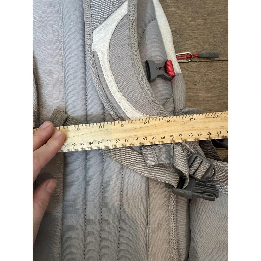 The North Face Recon Backpack Gray White Laptop Daypack Mesh Pockets Chest Strap
